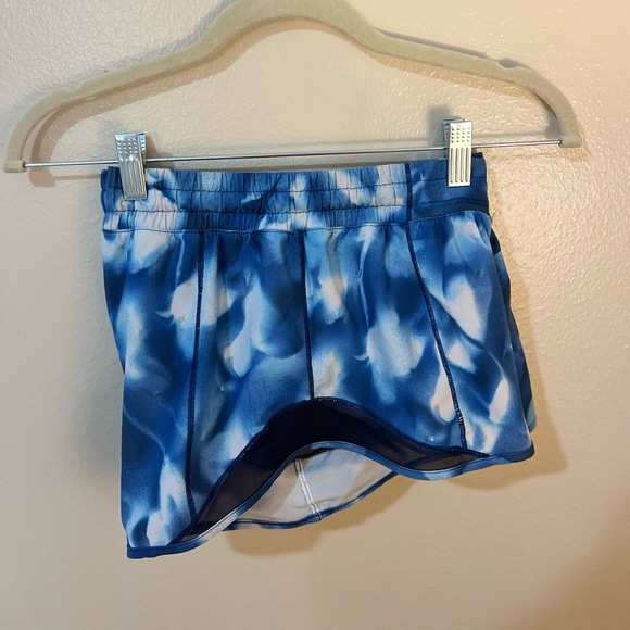 Lululemon Hotty Hot Low-Rise Lined Short - Picture 6 of 9